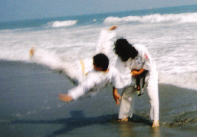 2005.7.30.leon_karate.jpg (45083 oCg)